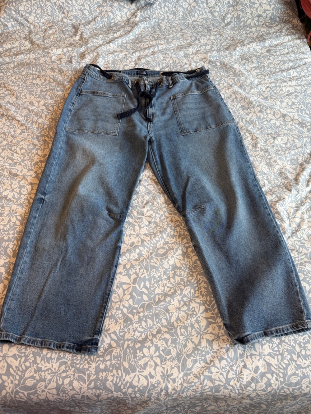 Scoop High-Rise Darted Barrel Jeans